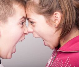 Άσπονδοι φίλοι: Τι κάνω όταν μαλώνει το παιδί μου