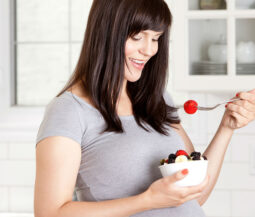 pregnant woman eiting healthy bowl