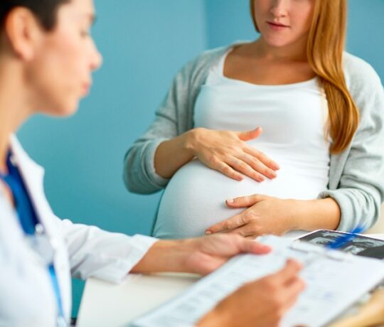 pregnant woman with doctor