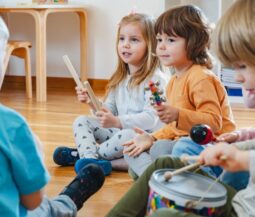 kids doing music lessons