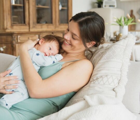 mom and newborn hugging