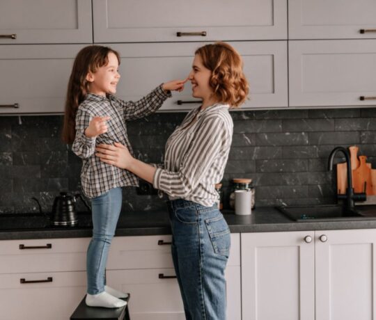MOM AND KID PLAYING IN THE KITCHEN